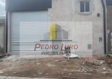 GALPON A ESTRENAR CASI FINALIZADO DE 250M2 CUB. + 100M2 DESCUB. SAN MARTIN AL 6700