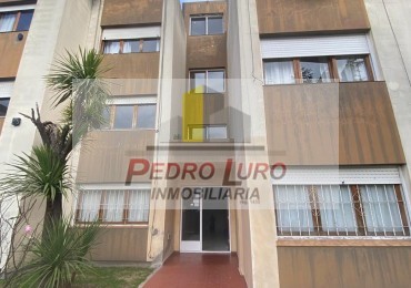 DEPARTAMENTO 3 AMBIENTES. CON COCHERA DESCUBIERTA. BAHIA BLANCA AL 2700