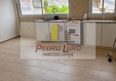 CASA EN PLANTA ALTA 4 AMBIENTES. LURO AL 7200